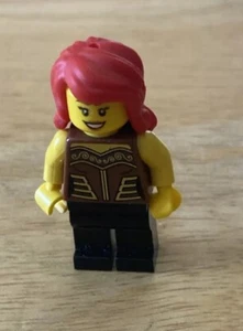 Lego Minifigure Warrior Woman - Picture 1 of 4