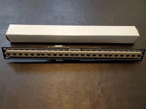 NEW In Box Ortronics OR-808004388 24 Port Patch Panel - Free Shipping! - Afbeelding 1 van 3