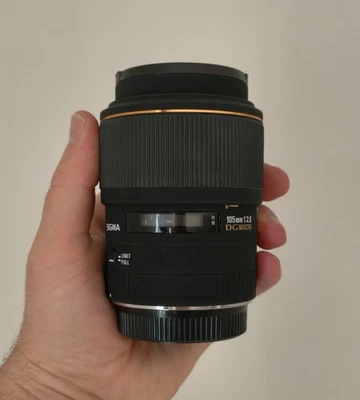 Sigma 105mm f/2.8 ex dg macro lens for SA Mount - Image 1 of 4