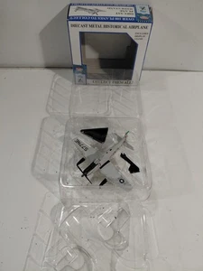 Model Power 5364-1 Briefmarke Maßstab 1:100 DieCast grau A1H Skyraider Flugzeug - Bild 1 von 13