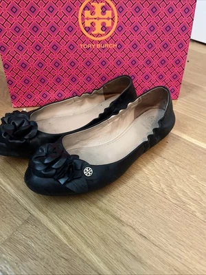 Tory Burch 黑色花朵芭蕾平底鞋带礼品袋! — 第 1/4 张图片