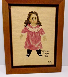 Muñeca victoriana alemana bisque 1900 punta de aguja enmarcada 15" x 12" muñeca niña - Imagen 1 de 4