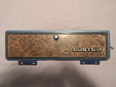 Ford Serie F 1973-79, 78-79 Bronco Guantera Tapa Azul Foto 1 de 4