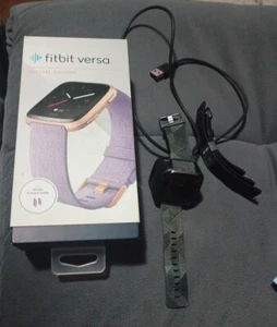Fitbit Versa Special Edition Con Cinturini E Scatola Orologio Ottimo Stato - Imagen 1 de 7