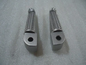 Reposapiés traseros Yamaha YZF1000R Thunderace YZF1000 Pillion estriberas - Imagen 1 de 4