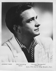 primissima foto firmata JOHNNY CASH 8x10 più firme dei membri della sua band - Foto 1 di 3