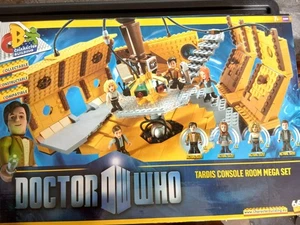 Doctor Who TARDIS Console Room Mega Set With Figures Character Building New - Picture 1 of 2