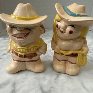 Vintage. Enesco Cowboy & Cowgirl Salz Pfefferstreuer 4 Zoll - Bild 1 von 9