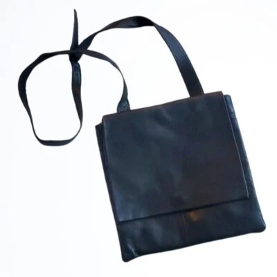 Le Donne Black Leather Square Flap Closure Crossbody Bag Purse Multiple Pockets - Image 1 of 4
