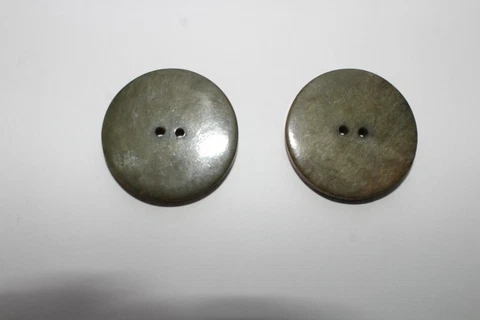 2 vintage 1 1/4" mottled vegetable ivory buttons Cover