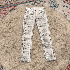 Alice + Olivia jeans - Picture 1 of 5
