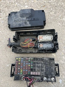 2006-2007 Hummer H3 Under Hood Engine Fuse Relay Box Control Module - Picture 1 of 17