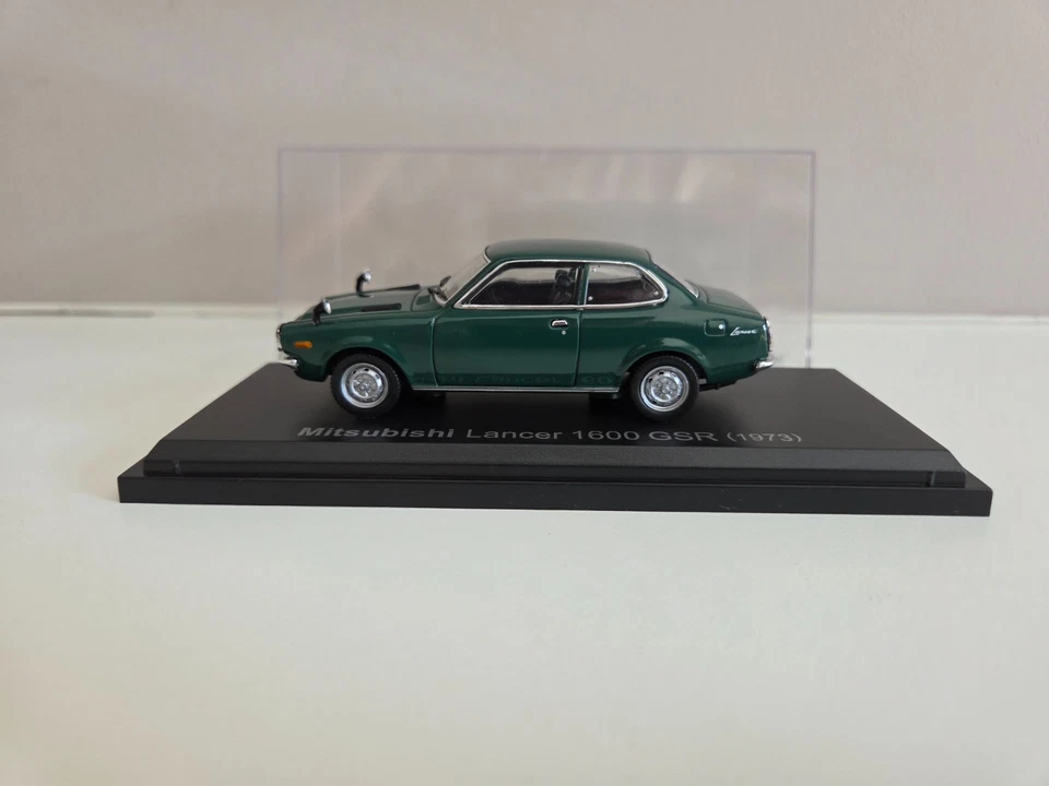 Hachette Norev 1/43 Mitsubishi Lancer 1600 GSR - verde scuro - 1973 - Immagine 1 di 4