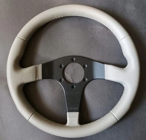 Genuine Made in Italy 'Momo D32' Sport steering wheel (Refurbished) - Picture 1 of 7