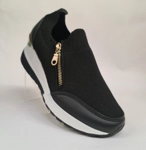 LADIES TRAINER BLACK SOFT KNITTED UPPER ZIP DESIGN COMFY LOW WEDGE NEW BOXED - Picture 1 of 6