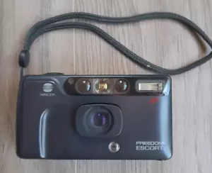 Cámara fotográfica Minolta Freedom Escort QD 35 mm para apuntar y disparar - Imagen 1 de 5