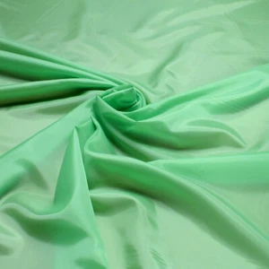 2 Meter Stoff Polyester Futter Taft hellgrün Futterstoff - Bild 1 von 1