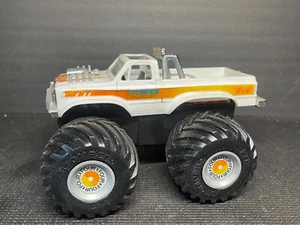 Camión monstruo Chevy de juguete vintage años 80 Schaper TNT Stomper Bully a batería - Imagen 1 de 12