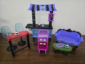 Monster High Muñeca Ataúd Grano Juego Sofá Mesa de Centro Gótico Espeluznante Café - Imagen 1 de 6