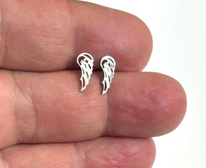 Ein Paar minimalistische Mini Edelstahl Engelsflügel Ohrstecker /E5 - Bild 1 von 1
