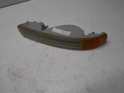 Luz de seta lateral direita do passageiro GMC Yukon 2004 - Imagem 1 de 4