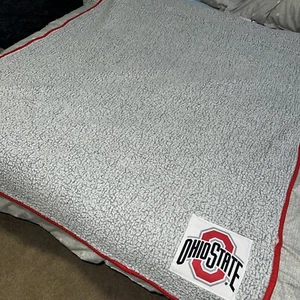NCAA Ohio State Buckeyes Sherpa Throw Blanket 60x47” - Picture 1 of 3
