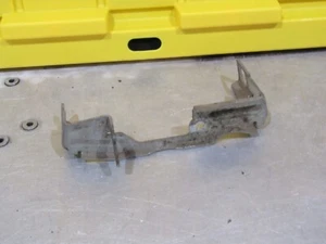 1994-1996 Dodge Dakota 3.9L OEM throttle cable mount bracket 94 95 96 - Picture 1 of 4