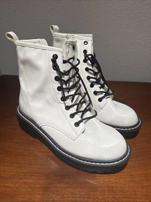 Forever 21 Combat Boots Womens 8 White Faux Leather Lace Up Block Heels Round - Image 1 of 4