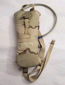 CamelBak USGI DCU Desert Camo Thermobak Hydration Pack Camping Hiking 2L - Picture 1 of 5