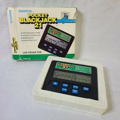 Juego electrónico portátil vintage Pocket Blackjack 21 de Radica funcionando  Foto 1 de 4