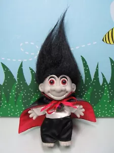 HALLOWEEN DRACULA/VAMPIRO - 5" Russ Troll Doll - NUOVO STOCK NEGOZIO SENZA FOOTSTICKER - Foto 1 di 3
