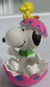 Snoopy Peanuts Easter PVC Figurine Whitman's Egg Hatching - Picture 1 of 1