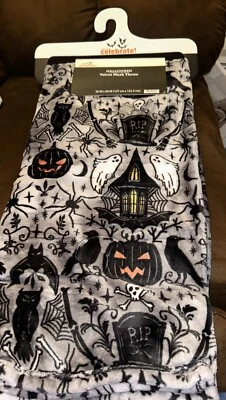 WAY TO CELEBRATE Halloween Plush Throw Blanket Spooky Halloween 50" x 60" Gray