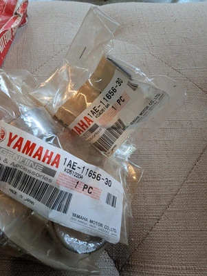 1AE-11656-30 NOS Yamaha Connecting Rod Bearing Shells 4 FZR - Image 1 of 4