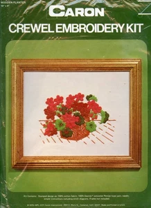 Wooden Planter (of Flowers) - Caron Crewel Embroidery Kit - 10" x 8" - UNOPENED - Imagen 1 de 3