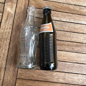 Alte Cola Flasche und Retro Fantaflasche - Bild 1 von 5
