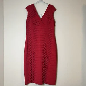 Abito donna Adrianna Papell rosso plissettato cappuccio manica scollo a V elasticizzato taglia 14W - Foto 1 di 9
