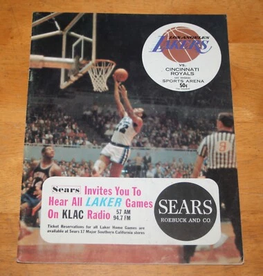 Jerry West 51 pts * Oscar Robertson 48 pts * 1965 Programa de los Lakers vs Reales 12-3 Foto 1 de 4