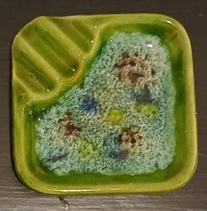 Piccolo posacenere portacenere in ceramica fatto a mano 3 fessure 3,25"x3,25" - Foto 1 di 13
