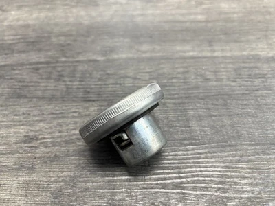 Tapa del tanque de gasolina de scooter Honda 1985-2007 CH80 80 Elite - FUNCIONA FABRICANTE DE EQUIPOS ORIGINALES * Foto 1 de 4