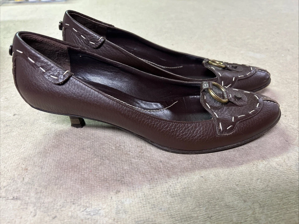 BCBG Maxazria Brown Leather Shoes 8 1/2 B (38 1/2) Kitten Heel Pumps - Image 1 of 4