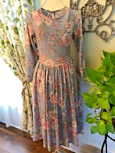 Damen Vintage 80er Jahre Laura Ashley Garten Blumenmuster Strickkleid Italien Neu ohne Etikett SM - Bild 1 von 2