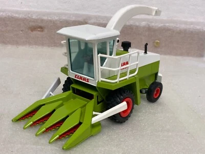 1/50 scale Gama 2333 Claas Jaguar 600 series forage harvester Feldhacksler - Image 1 of 4