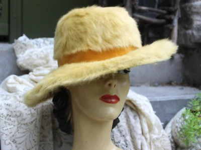 Винтажная женская меховая шляпа 1960-х Miss Eileen сделано в Италии желтая - Изображение 1 из 4