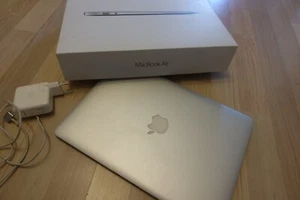 MacBook Air 2014, nahezu unbenutzt, 338 Ladezyklen!! - Bild 1 von 6