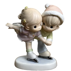 (39A)-Precious Moments Sharing Our Winter Wonderland - Ice skating Skaters - Picture 1 of 7