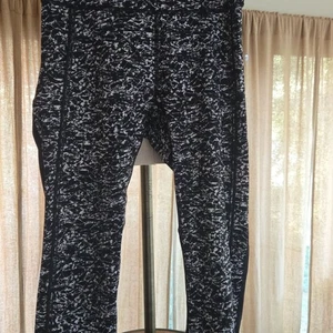 LULULEMON - Deep Breath Crop 21" Iced Wave Leggings - B&W - Größe 4 - Bild 1 von 9