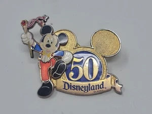 Spilla Topolino 50° Anniversario Disneyland Spilla Bottone Indietro Rara - Foto 1 di 5