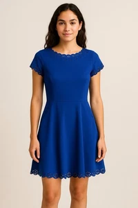 Vestido Susan Monaco Azul Real Corte Láser Ajuste Acampanado Manga Corta Dobladillo Festoneado M - Imagen 1 de 3