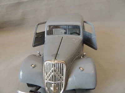 Coche Metal Coleccionable Bburago Citroen T.A 15cv 1/24 Hecho en Italia Foto 1 de 4